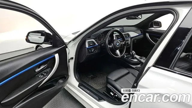 2017 BMW 3Series (F30) 320i M Sport Sold VIN WBA8A9105HK882816 – photo 17
