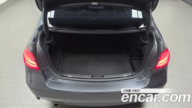 2018 BMW 3Series (F30) 320i M Sport Sold VIN WBA8A9106JAE91463 – interior seats