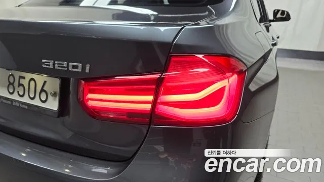 2018 BMW 3Series (F30) 320i M Sport Sold VIN WBA8A9106JAE91463 – photo 29