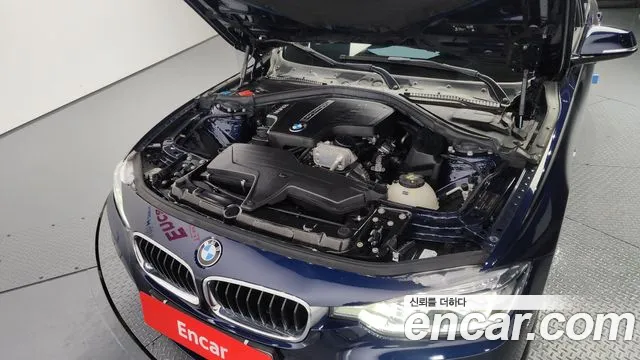 2018 BMW 3Series (F30) 320i M Sport Sold VIN WBA8A9108JAD29642 – interior seats