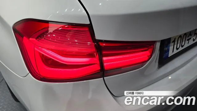 2018 BMW 3Series (F30) 320i M Sport Sold VIN WBA8A9108JAH11279 – photo 31