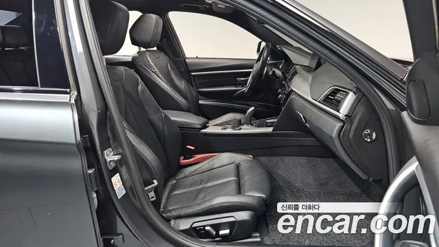 2018 BMW 3 Series (F30) 330i M Sport Shadow Sold VIN WBA8B9102JA826678 – photo 11 2018 BMW 3 Series (F30) 330i M Sport Shadow Sold VIN WBA8B9102JA826678 – photo 11