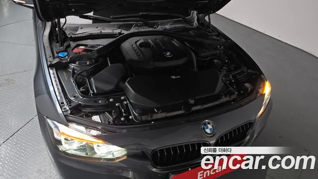 2018 BMW 3 Series (F30) 330i M Sport Shadow Sold VIN WBA8B9104JA826357 – rear exterior 2018 BMW 3 Series (F30) 330i M Sport Shadow Sold VIN WBA8B9104JA826357 – rear exterior