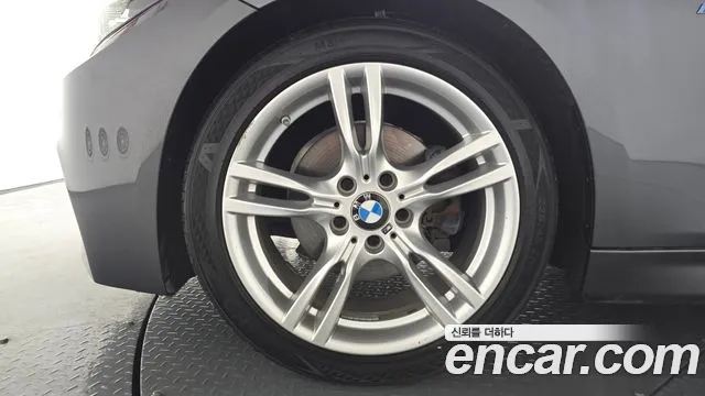 2018 BMW 3 Series (F30) 330i M Sport Shadow Sold VIN WBA8B9104JA826357 – photo 30 2018 BMW 3 Series (F30) 330i M Sport Shadow Sold VIN WBA8B9104JA826357 – photo 30