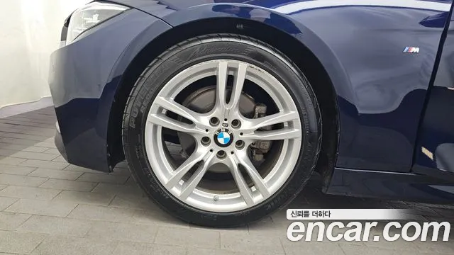 2018 BMW 3 Series (F30) 330i M Sport Shadow Sold VIN WBA8B9105JA826674 – photo 12 2018 BMW 3 Series (F30) 330i M Sport Shadow Sold VIN WBA8B9105JA826674 – photo 12