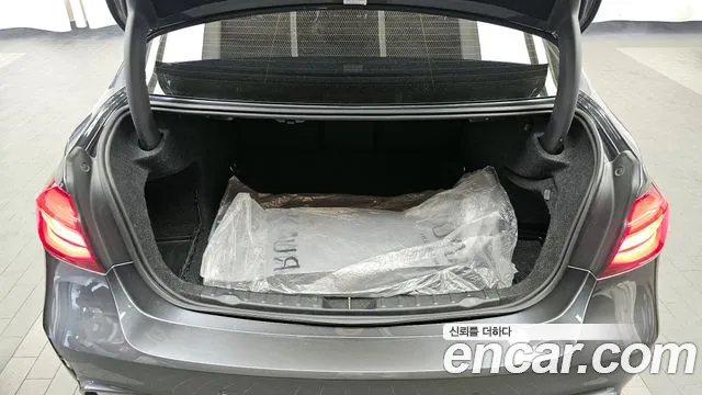 2018 BMW 3 Series (F30) 330i M Sport Shadow Sold VIN WBA8B9109JA826399 – rear exterior 2018 BMW 3 Series (F30) 330i M Sport Shadow Sold VIN WBA8B9109JA826399 – rear exterior