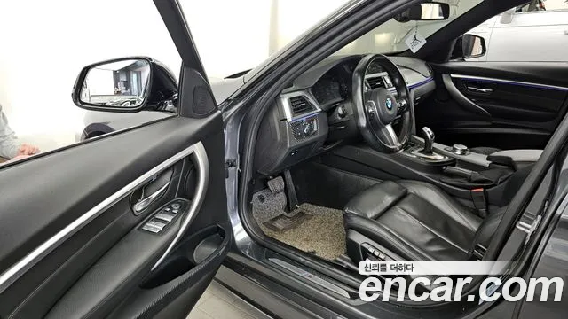 2018 BMW 3 Series (F30) 330i M Sport Shadow Sold VIN WBA8B9109JA826399 – photo 12 2018 BMW 3 Series (F30) 330i M Sport Shadow Sold VIN WBA8B9109JA826399 – photo 12