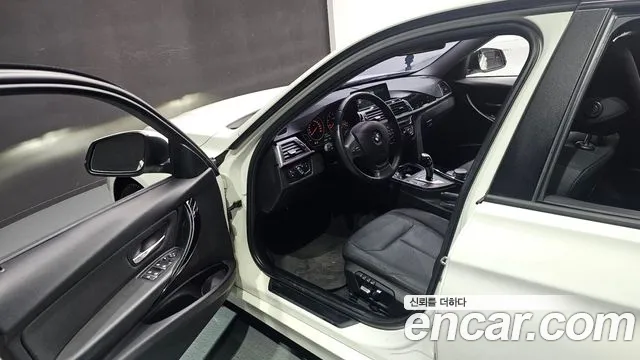2017 BMW 3Series (F30) 320d Sold VIN WBA8C5100HA070462 – exterior detail
