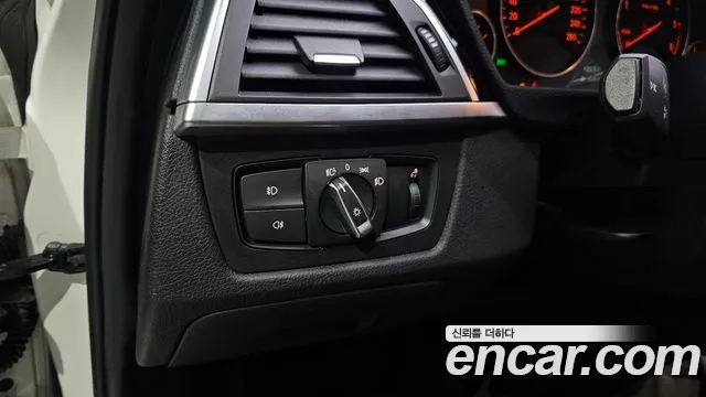 2017 BMW 3Series (F30) 320d Sold VIN WBA8C5100HA070462 – trunk area