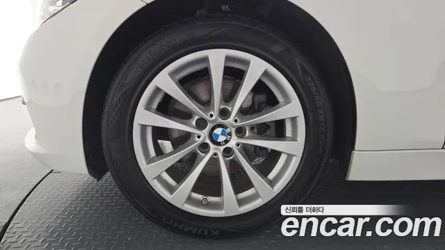 2017 BMW 3Series (F30) 320d Sold VIN WBA8C5103HK857755 – exterior detail