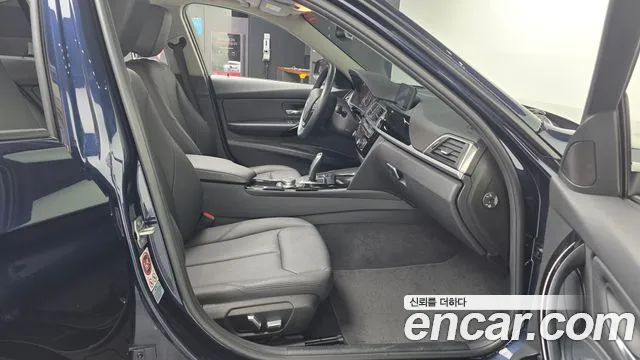 2017 BMW 3Series (F30) 320d Sold VIN WBA8C5105HK857529 – dashboard