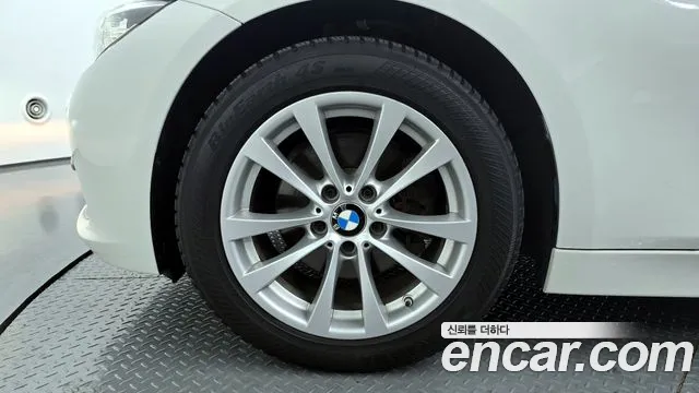 2018 BMW 3Series (F30) 320d Sold VIN WBA8C5105J5L46472 – exterior detail