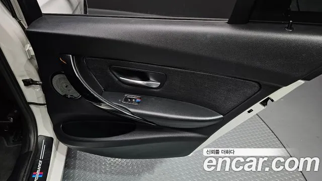 2018 BMW 3Series (F30) 320d ED Edition Sold VIN WBA8D1103JK861168 – trunk area 2018 BMW 3Series (F30) 320d ED Edition Sold VIN WBA8D1103JK861168 – trunk area