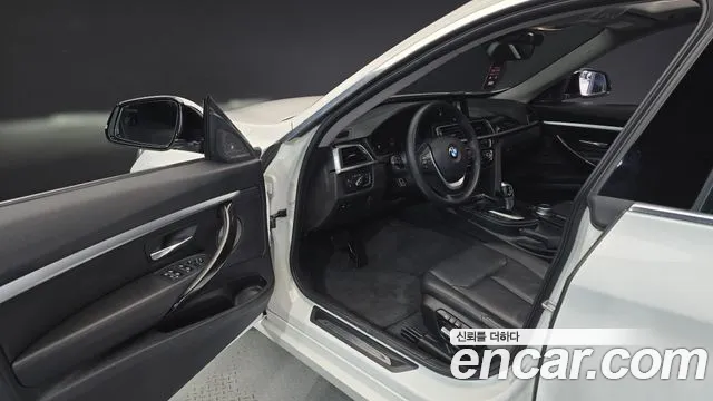 2019 BMW 3 Series GT (F34) GT 320d Luxury Sold VIN WBA8T3105KGB25693 – photo 17