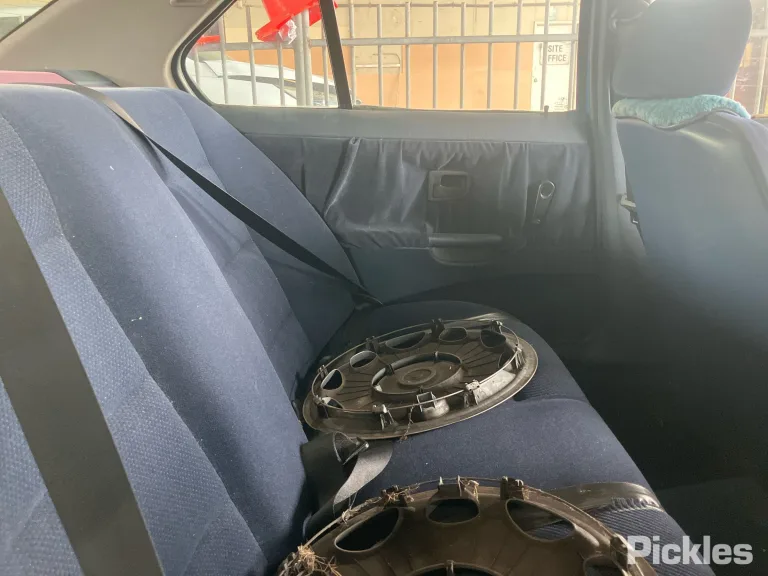 1992 BMW 3 Series Damaged VIN WBACA42050AL28486 – interior seats