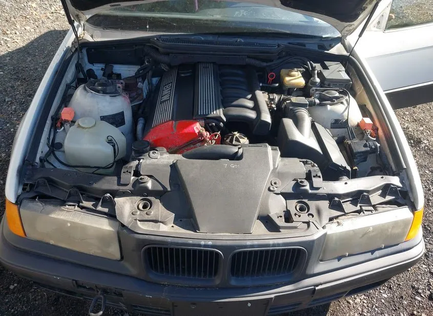 1992 BMW 325i Used VIN WBACB3319NFE02570 – side profile