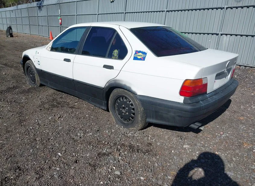 1992 BMW 325i Used VIN WBACB3319NFE02570 – dashboard