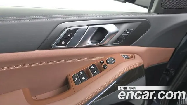 2022 BMW X5 (G05) xDrive 40i xLine Sold VIN WBACR6106N9L46557 – interior seats