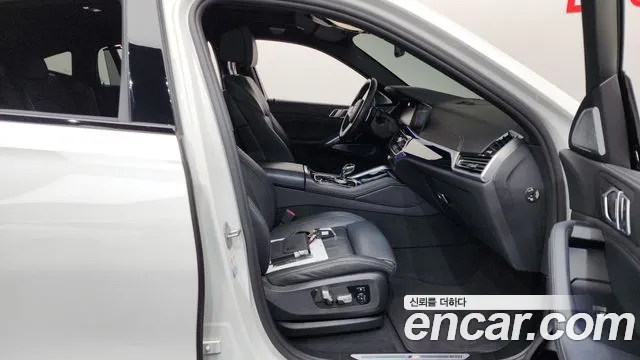 2021 BMW X6 (G06) xDrive40i M Sports Online Exclusive Edition Sold VIN WBACY6102M9G64468 – interior seats