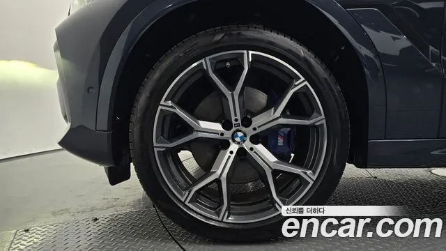 2022 BMW X6 (G06) xDrive40i M Sport Sold VIN WBACY6108N9L38270 – undercarriage