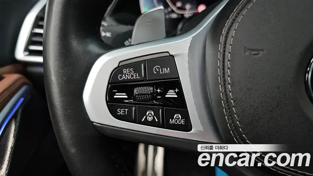 2022 BMW X6 (G06) xDrive40i M Sport Sold VIN WBACY610XN9L66166 – interior seats