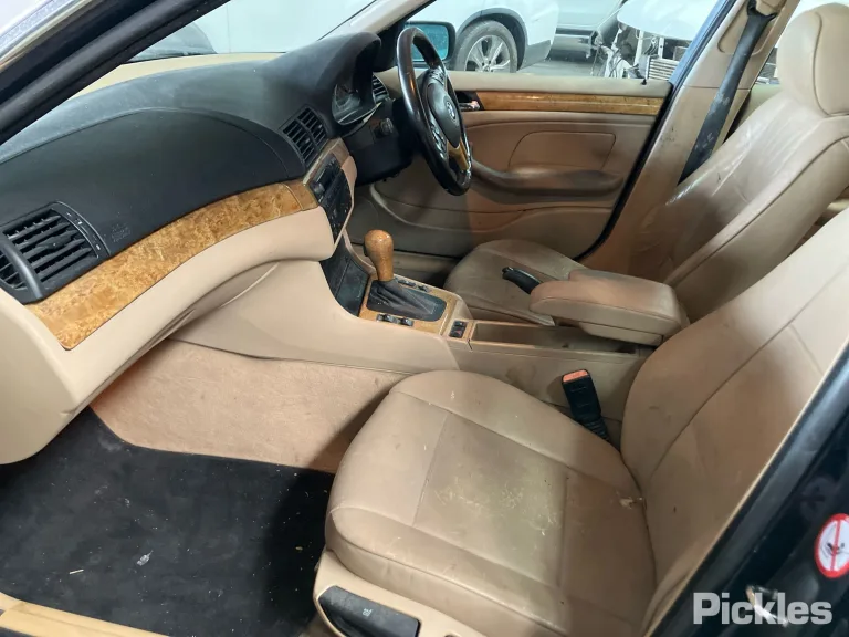 2002 BMW 3 Series Damaged VIN WBAET16010NG38254 – exterior detail