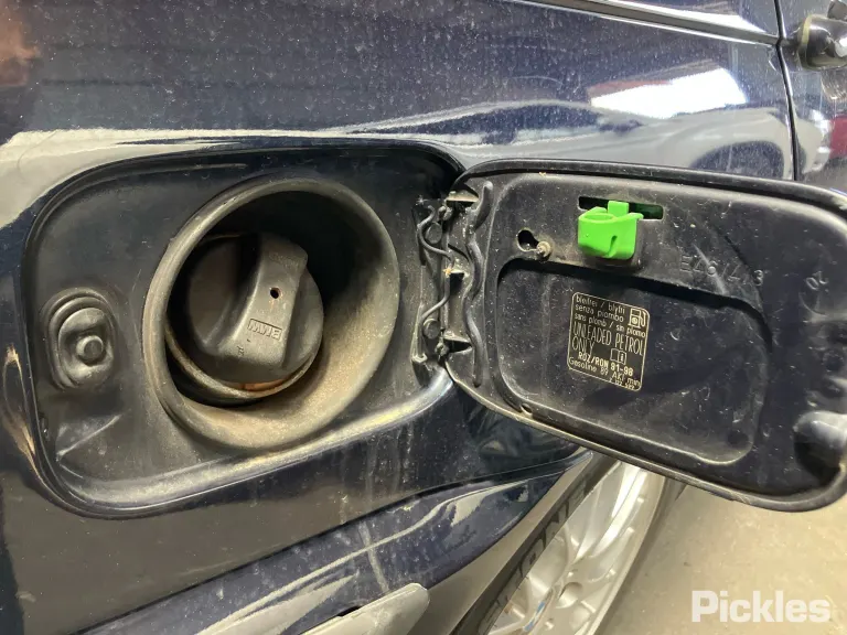 2002 BMW 3 Series Damaged VIN WBAET16010NG38254 – odometer reading
