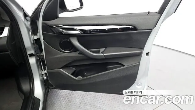 2017 BMW X1 (F48) xDrive 18d Sold VIN WBAHT9100H5J08448 – undercarriage