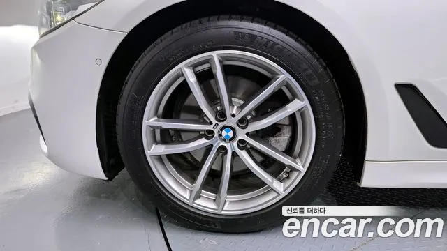 2017 BMW 5Series (G30) 520d M Sport Package Plus Sold VIN WBAJC3102HG921874 – undercarriage