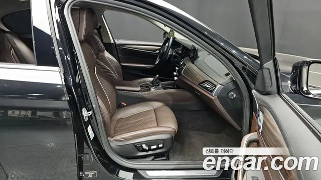 2018 BMW 5 Series (G30) 520d Luxury Plus Sold VIN WBAJC3102JD032144 – trunk area