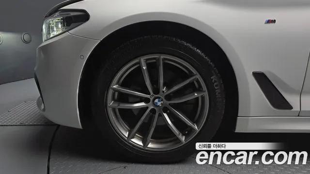 2018 BMW 5 Series (G30) 520d M Sport package Sold VIN WBAJC3102JG997570 – trunk area