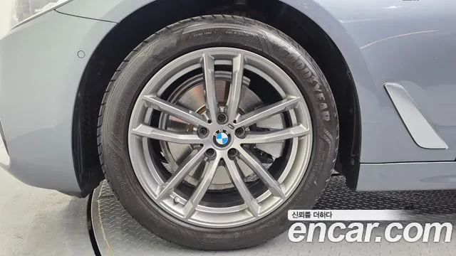 2018 BMW 5Series (G30) 520d M Sport package Sold VIN WBAJC3106JDB28992 – interior seats
