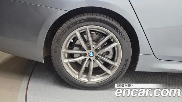 2018 BMW 5 Series (G30) 520d xDrive M Sport Package Plus Sold VIN WBAJC5106JWB84771 – exterior detail 2018 BMW 5 Series (G30) 520d xDrive M Sport Package Plus Sold VIN WBAJC5106JWB84771 – exterior detail