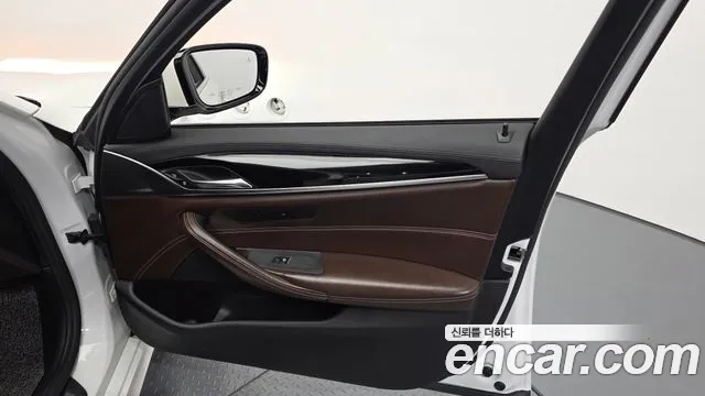 2019 BMW 5Series (G30) 530i M Sport Package Plus Sold VIN WBAJD3102KWE99473 – interior seats