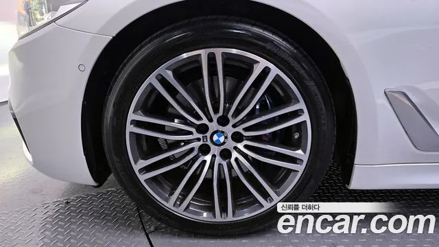 2019 BMW 5 Series (G30) 530i M Sport Package Plus Sold VIN WBAJD3109KB317336 – photo 16