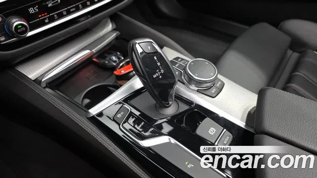 2018 BMW 5 Series (G30) 530i xDrive M Sport Package Sold VIN WBAJD9103JWC12546 – photo 18