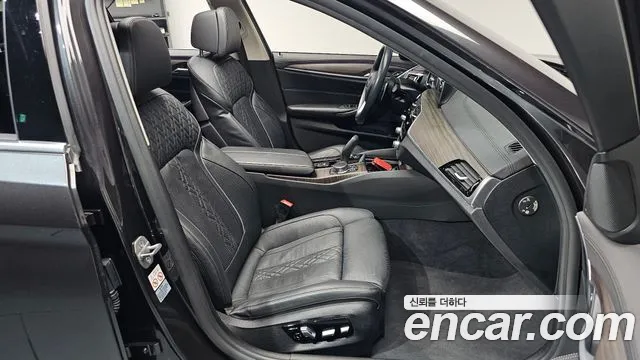 2018 BMW 5 Series (G30) 530i xDrive Luxury Plus Sold VIN WBAJD9107JWC82759 – interior seats