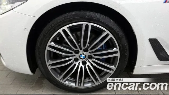 2019 BMW 5 Series (G30) 530i xDrive M Sport Package Plus Sold VIN WBAJD9108KWC84425 – rear exterior 2019 BMW 5 Series (G30) 530i xDrive M Sport Package Plus Sold VIN WBAJD9108KWC84425 – rear exterior