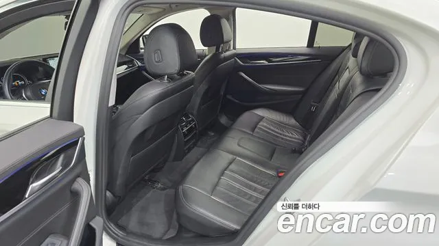 2018 BMW 5 Series (G30) 520i Luxury Sold VIN WBAJK7102JBH23750 – interior seats