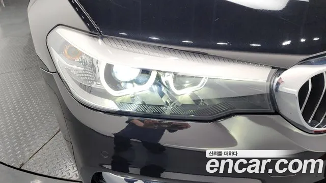 2019 BMW 5 Series (G30) 520i Luxury Sold VIN WBAJK7106KBP75087 – exterior detail