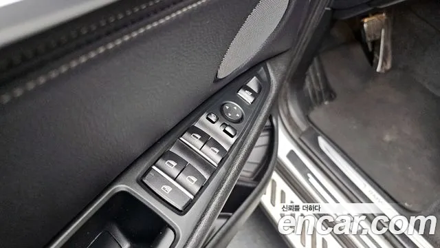 2018 BMW X6 (F16) xDrive 30d Sold VIN WBAKV210XJ0Y39172 – interior seats