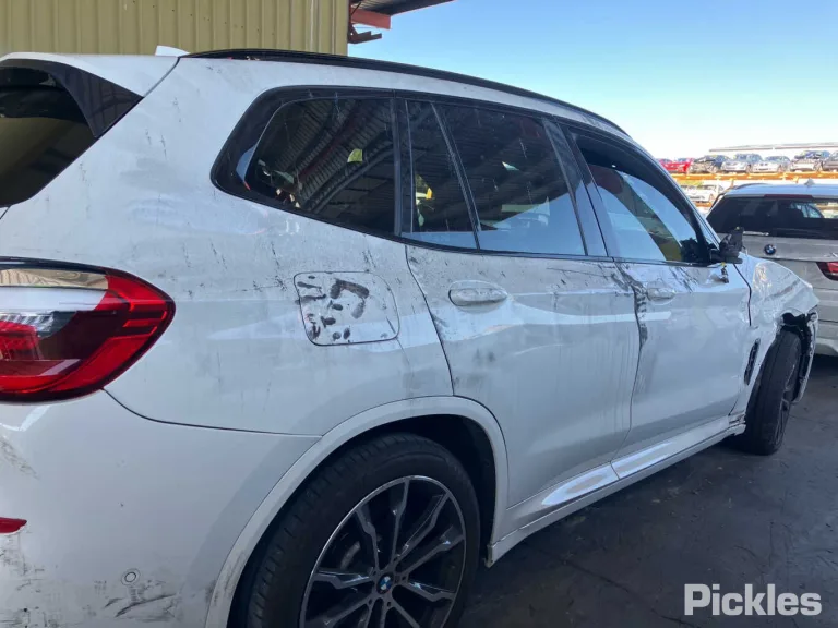 2020 BMW X3 Damaged VIN WBATY520309B31340 – interior seats