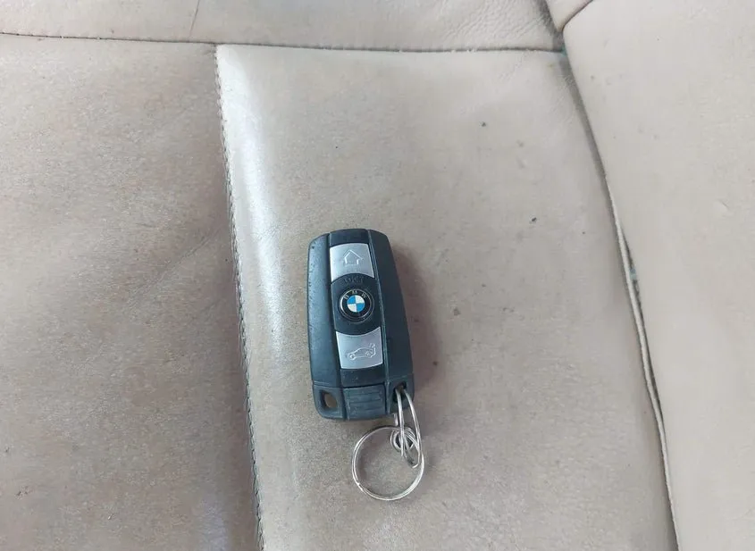 2011 BMW 328i Used VIN WBAUU3C5XBA543090 – dashboard