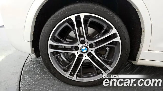 2018 BMW X4 (F26) xDrive20d M Sport Sold VIN WBAXX1109J0Y54403 – trunk area