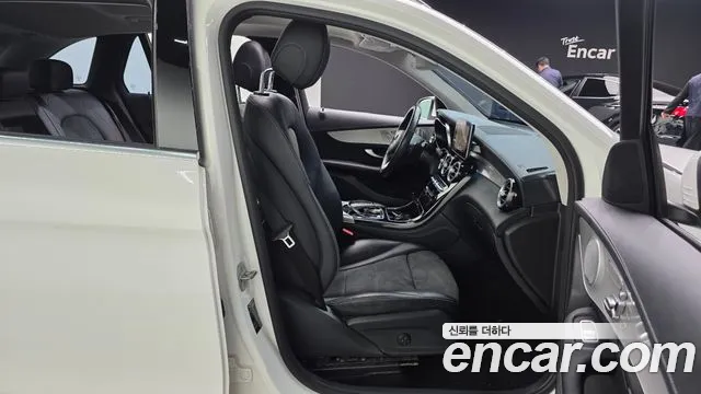 2019 Mercedes-Benz GLC-Class X253 GLC300 4MATIC AMG Line Sold VIN WDC0G4KB4KF667908 – interior seats