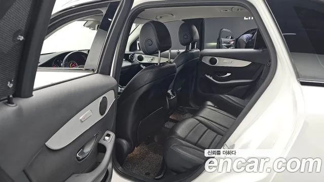 2019 Mercedes-Benz GLC-Class X253 GLC350e 4MATIC Sold VIN WDC0G5EB0KF499749 – trunk area