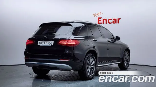 2019 Mercedes-Benz GLC-Class X253 GLC350e 4MATIC Premium Sold VIN WDC0G5EB6KF512844 – interior seats 2019 Mercedes-Benz GLC-Class X253 GLC350e 4MATIC Premium Sold VIN WDC0G5EB6KF512844 – interior seats