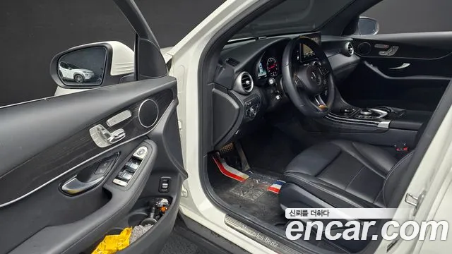 2019 Mercedes-Benz GLC-Class X253 GCL300 4MATIC Coupe Sold VIN WDC0J4KB0KF669754 – interior seats