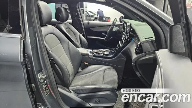 2019 Mercedes-Benz GLC-Class X253 GLC300 4MATIC AMG Line Coupe Sold VIN WDC0J4KB5KF665344 – side profile