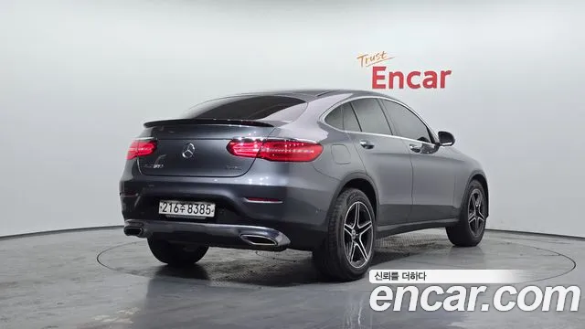 2019 Mercedes-Benz GLC-Class X253 GCL300 4MATIC Coupe Sold VIN WDC0J4KB8KF636498 – interior seats